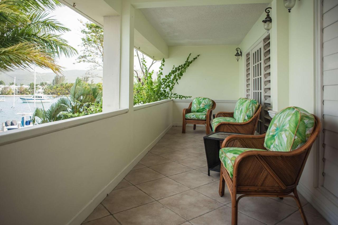 Seawind Beach Apartments Montego Bay Exterior photo