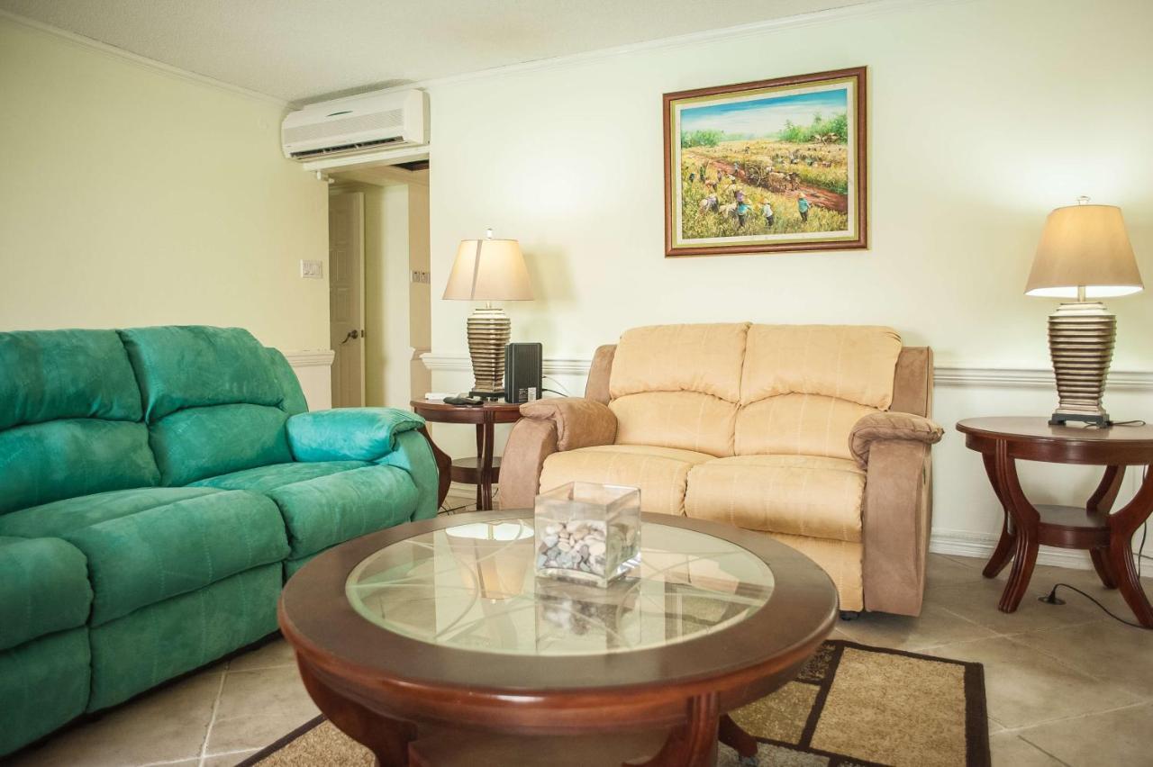 Seawind Beach Apartments Montego Bay Exterior photo